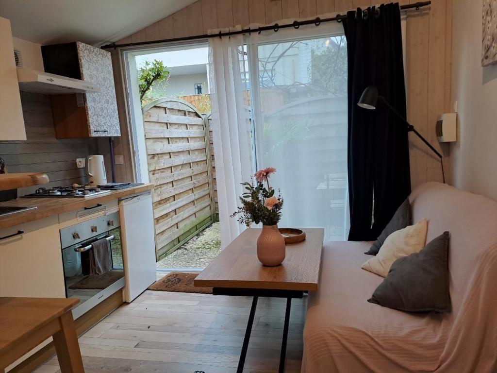 Joli Studio Au Calme Dans Un Jardin Privatif Ouistreham Exterior foto